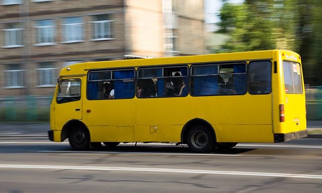 Водія маршрутки, який грубо висадив вдову бійця, відправлять у зону АТО: «перевиховання»