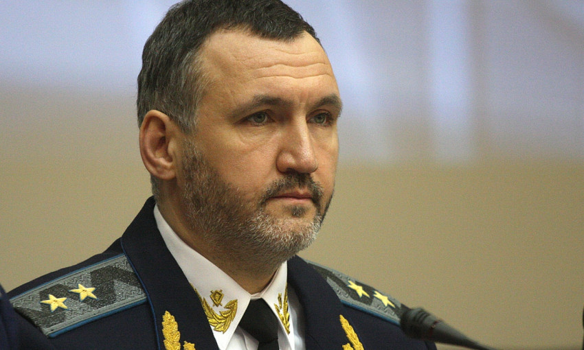 200 тысяч украинцев, получивших паспорта РФ на Донбассе, будут иметь статус иностранцев, - Ренат Кузьмин говорит, что это план, озвученный Резниковым из ТКГ