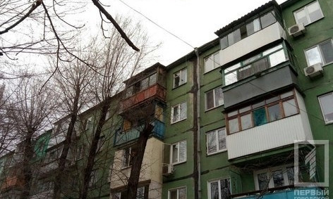 Попытка суицида: молодой парень выпрыгнул с балкона пятого этажа