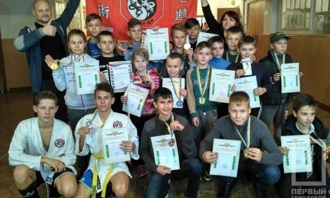 Криворожские спортсмены завоевали 15 медалей на областном первенстве по боевому самбо