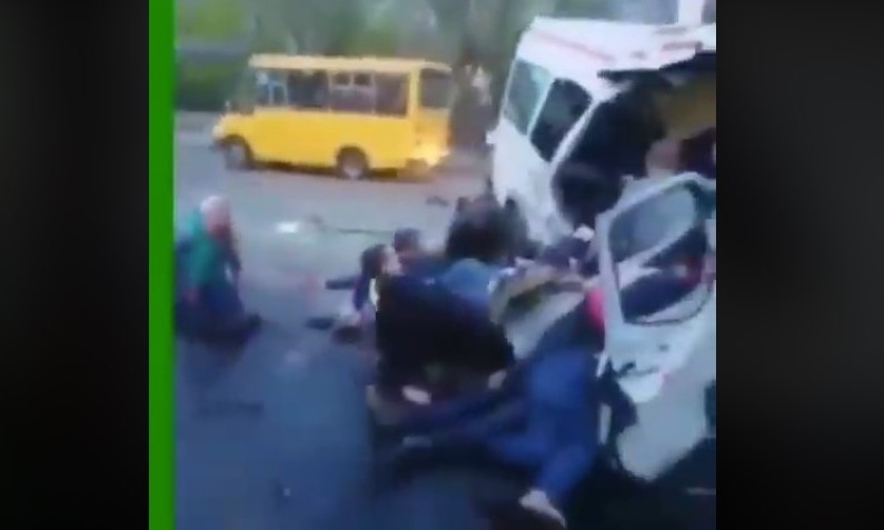 «Може допомогти?» - «А чим ти допоможеш?»: байдужа реакція свідків криворізької ДТП (відео 21+)