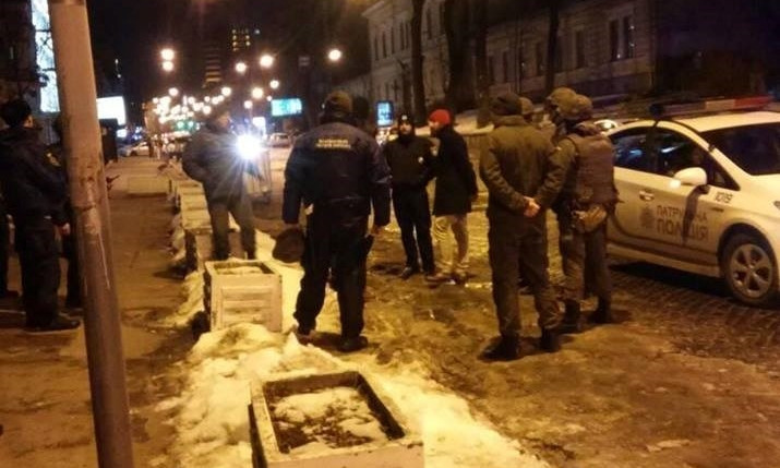 В Киеве у консульства Польши избили нацгвардейца