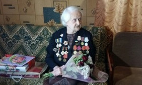 Мэр Кривого Рога поздравил освободительницу города с 95-летием