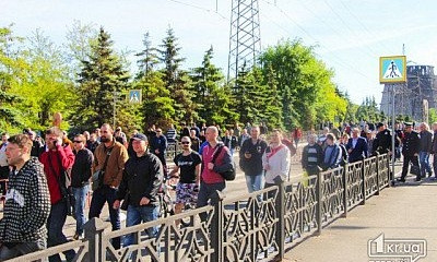 На АМКР рабочие продолжают собирать подписи с требованием повысить зарплату