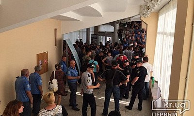 В Кривом Роге депутата горсовета перед сессией облили зеленкой
