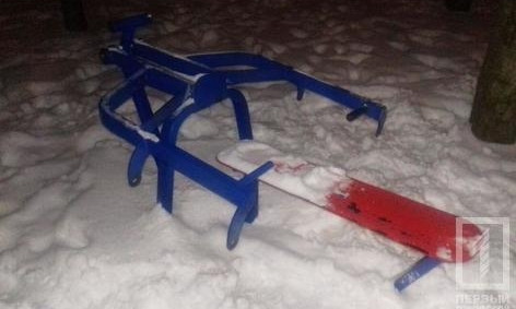 В Долгинцевском районе неизвестные пытались украсть тренажер