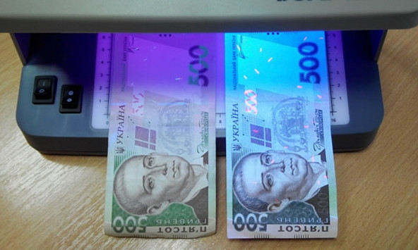 В Черновцах мужчина купил товара на 7 тысяч гривен, рассчитываясь "фальшивками"