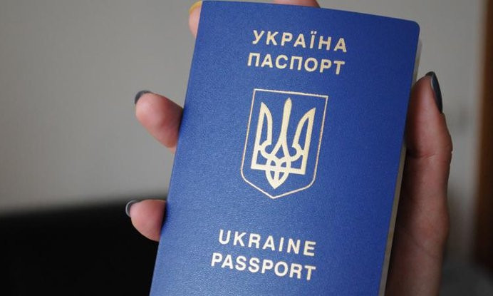 Уже к концу года паспорта старого образца могут заменить на новые