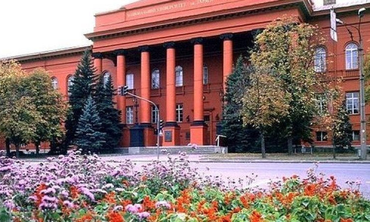 У студента исторического факультета забрали шпаргалку длиной 180 см