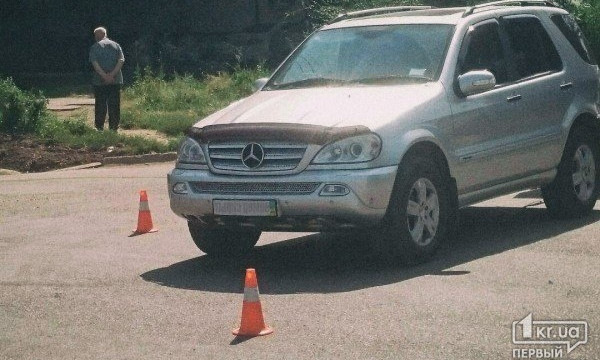 На перекрестке не разошлись два автомобиля. Пострадал случайный прохожий