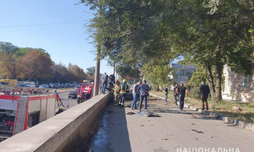 В Днепре возле трассы взорвался автомобиль, не стало двух человек (ФОТО, ВИДЕО)