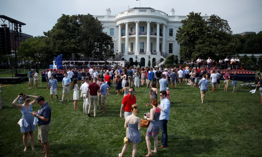 Меланія Трамп з'явилася на пікніку в неймовірній сукні (фото)