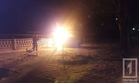 В Саксаганском районе ночью горел автомобиль