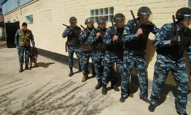 В Софиевской исправительной колонии прошли учения группы быстрого реагирования