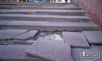 Подземка на 95 квартале разваливается 