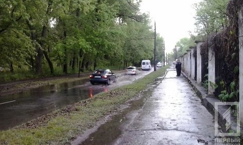 Из-за забитой ливневки в Кривом Роге 3 часа не ходили троллейбусы