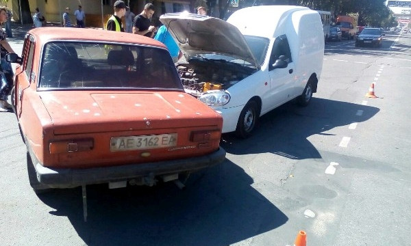В Кривом Роге не разминулись два автомобиля