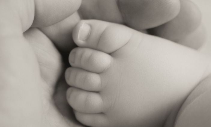 В элитном роддоме Киева опровергли, что родители бросили малышку из-за заячьей губы