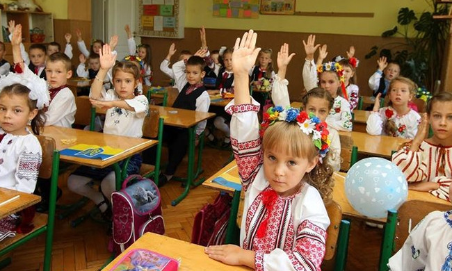 "Классная позвонила и стала орать": в украинских школах - баталии из-за формы