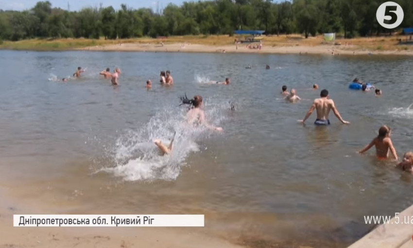 В Кривом Роге продолжают купаться на пляжах с кишечной палочкой и холерным вибрионом (ВИДЕО)