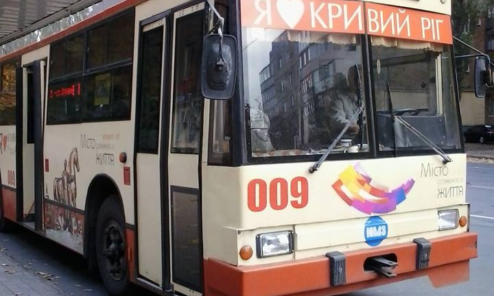 В Кривом Роге наконец отремонтировали троллейбус, простоявший в депо полгода