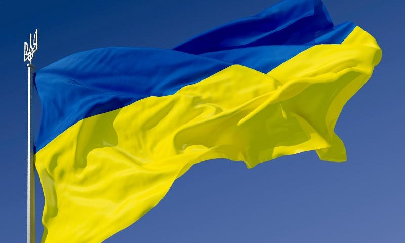Криворожан призывают вывешивать флаги Украины на окнах