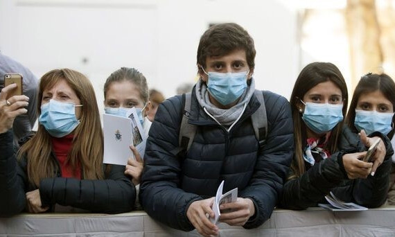 "Молодежь надо выпускать на улицы": предложили "непопулярный" способ борьбы с коронавирусом путем выработки группового иммунитета