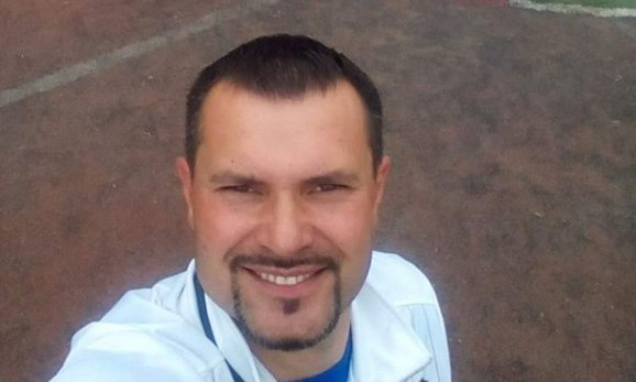 Курьез: в Ровно ученики пришли в 12 ночи поздравлять физрука, соседи вызвали полицию (ВИДЕО)
