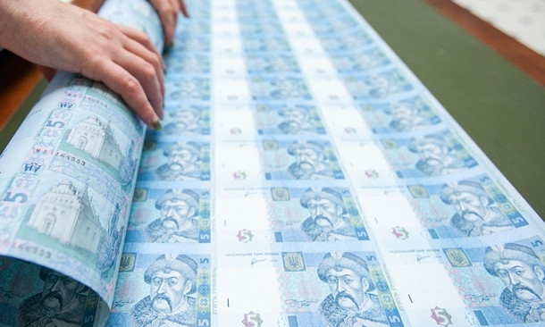 Украинские деньги продают рулонами