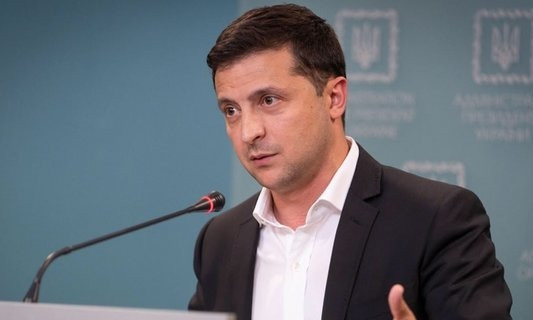 Зеленский поручил упростить торговлю с оккупированным Донбассом
