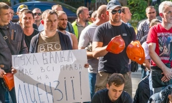 Горняки "Сухой Балки" митинговали возле Госгеологии