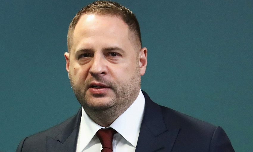 Глава Офиса президента лично встретился с Игорем Уманским и принял его отставку