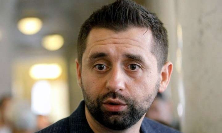 "Слуга народа" заявил, что нет достоверной информации о том, кто наступал первым в районе Золотого (ВИДЕО)