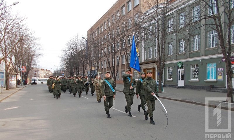 В Кривом Роге состоялся торжественный марш военнослужащих