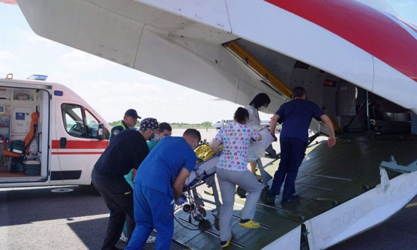 В Киев санавиацией доставили 3-летнюю девочку с поражением легких на 90% (ФОТО)
