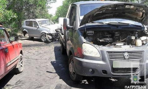 ДТП в Кривом Роге: внедорожник "влетел" в дерево, мужчина в больнице