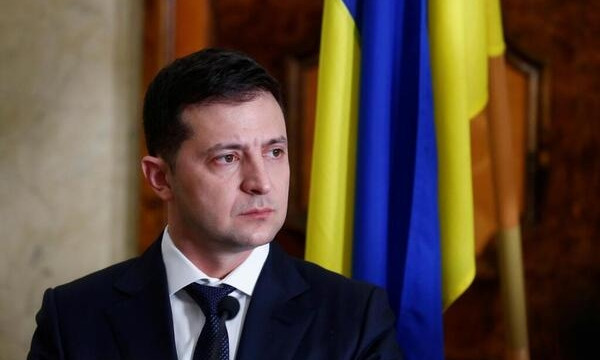 "Я не мог в публичном поле говорить: "Нас сбили": Зеленский заявил, что сразу исключил технические неисправности в крушении самолета МАУ
