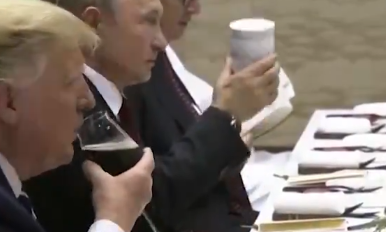 Путин пришел на саммит со своим термосом, а к Трампу - на высоких каблуках