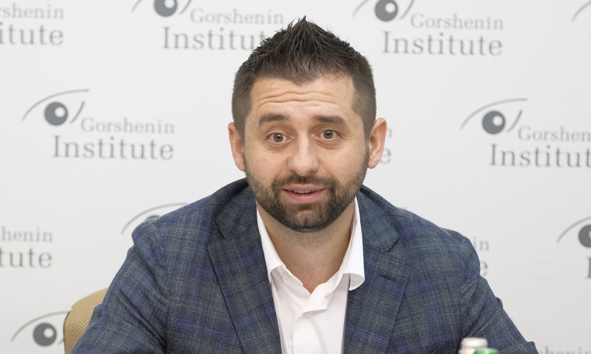 Слуге народа выгодно получить меньшинство на местных выборах: все шишки не на нас, - Арахамия