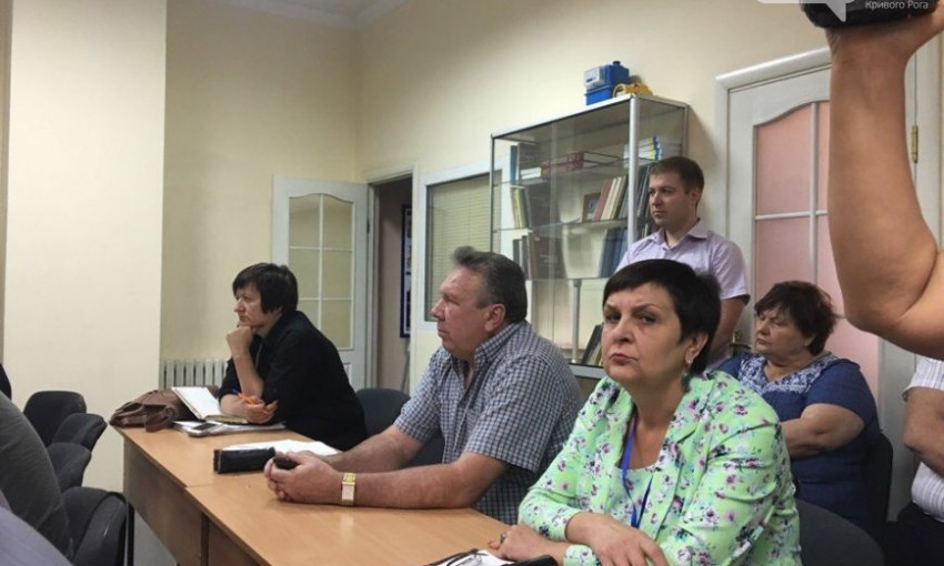 "Разборки" с "Криворожгазом" продолжаются - сегодня состоялось первое заседание депутатов и представителей предприятия