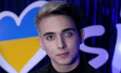 Melovin укусил ведущую на конкурсе Евровидения