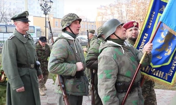 В Ивано-Франковске последнего участника дивизии СС "Галичина" торжественно хоронили люди в гитлеровской форме (ФОТО) 
