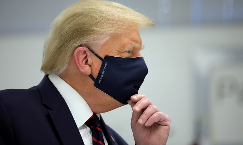 Президент США Трамп неожиданно покинул больницу (ВИДЕО)
