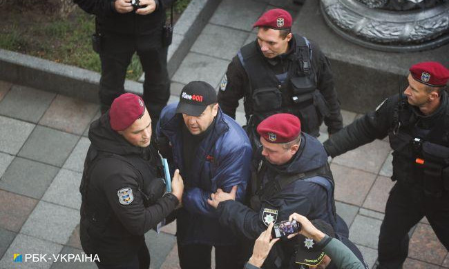 На митинге под Верховной радой произошла потасовка между ФОПами и силовиками