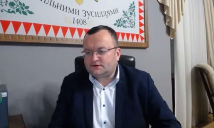 Мэра Черновцов отстранили от должности за то, что он уволил главврача одной из больниц