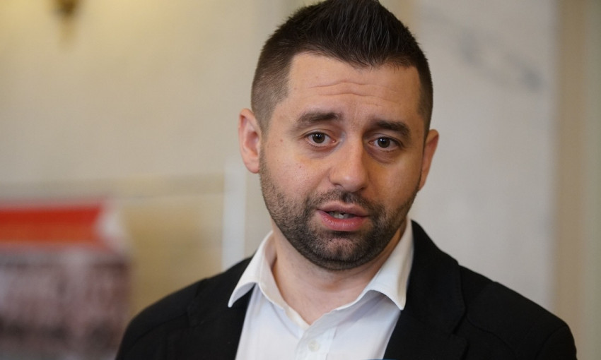 Давид Арахамия обнаружил на своем автомобиле неизвестное устройство