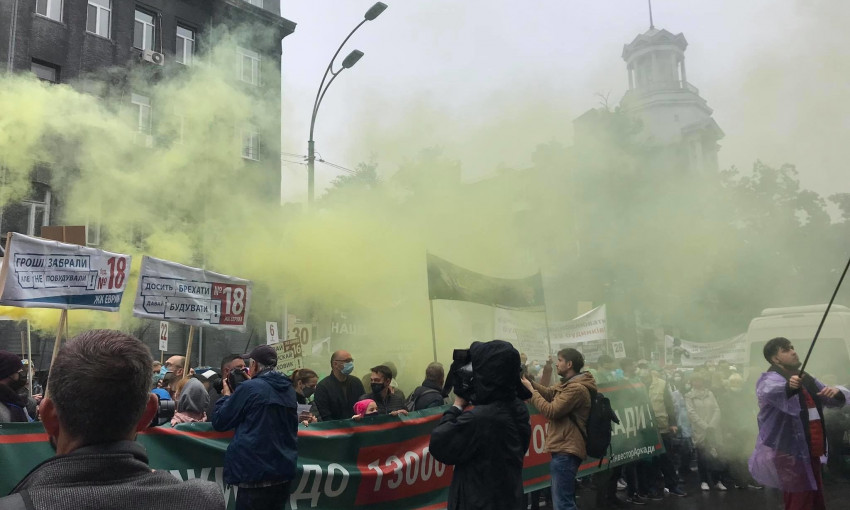 В центре Киева протест: тысяча людей грозятся перекрыть Крещатик и поставить палатки (ФОТО)