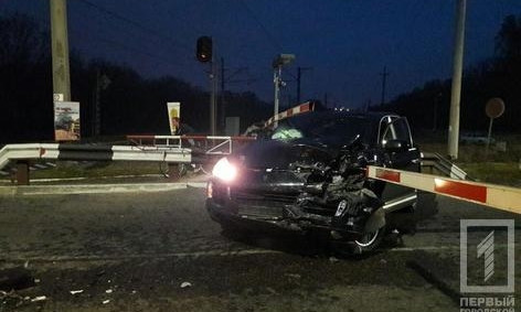 В Кривом Роге Porsche Cayenne столкнулся с фурой