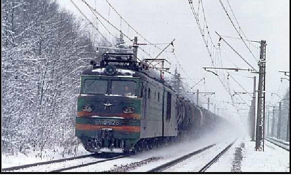 Непогода парализовала движение 30 поездов