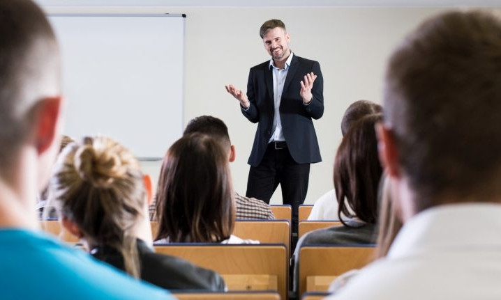 С января зарплата преподавателей ВУЗов вырастет на 20%